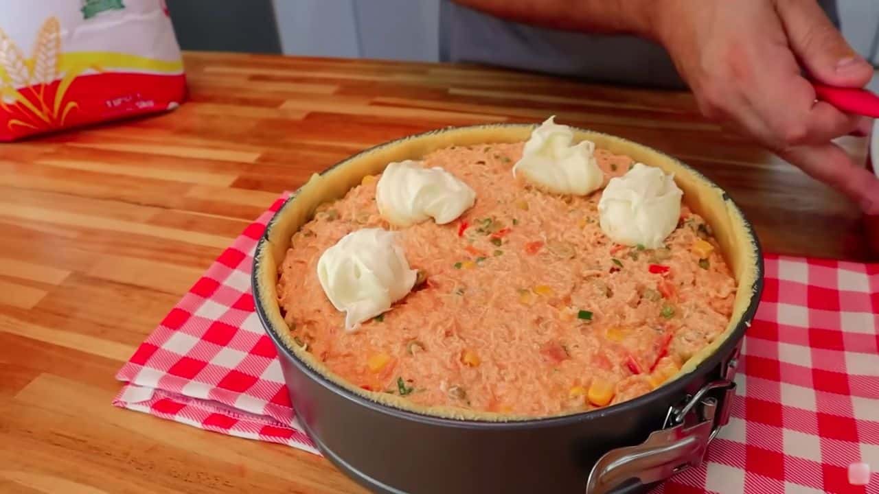 Recheando a Torta de Frango