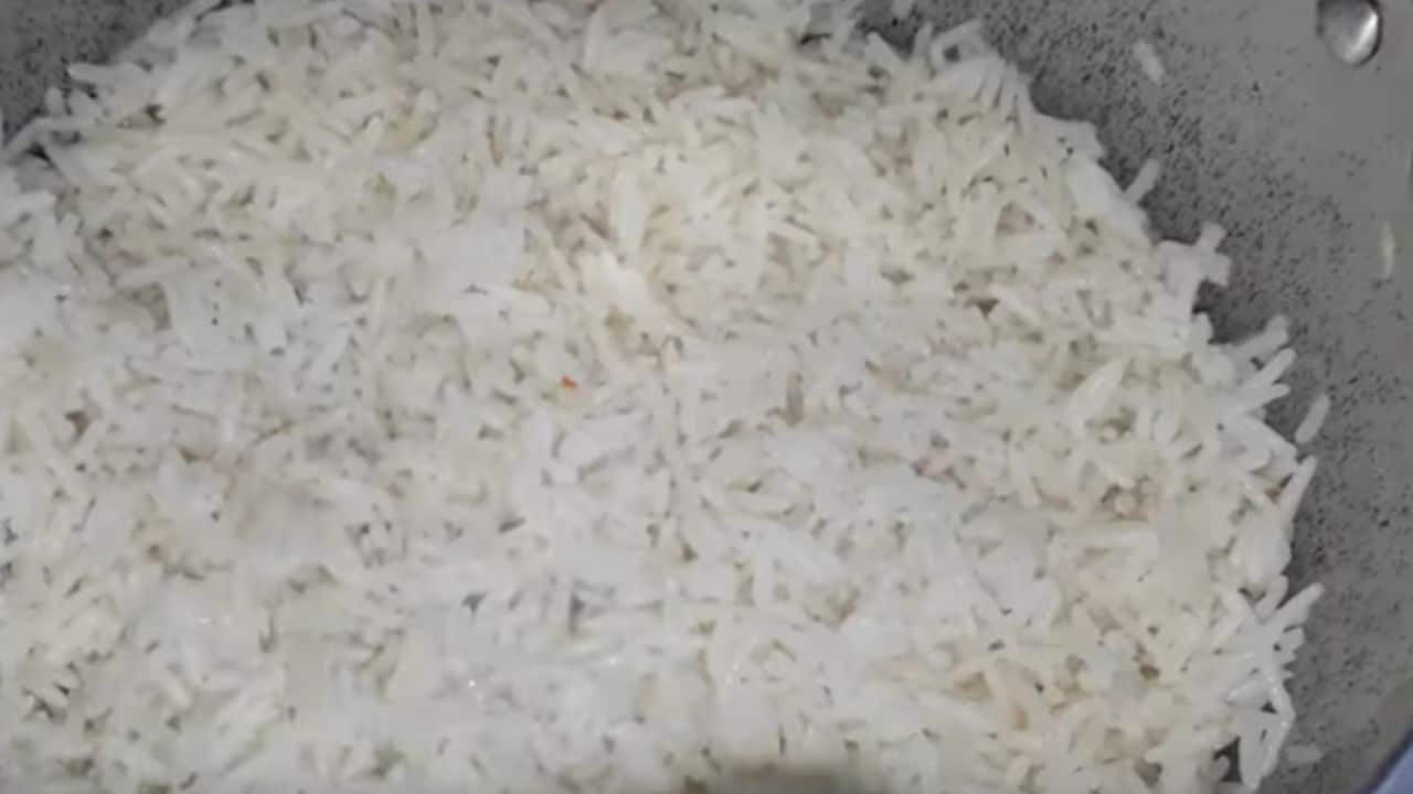 Como fazer arroz na panela de pressão