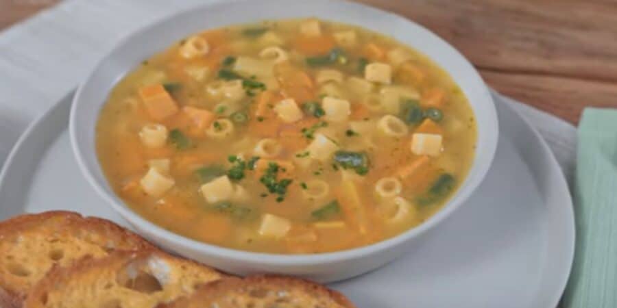 Sopa de Legumes com Macarrão