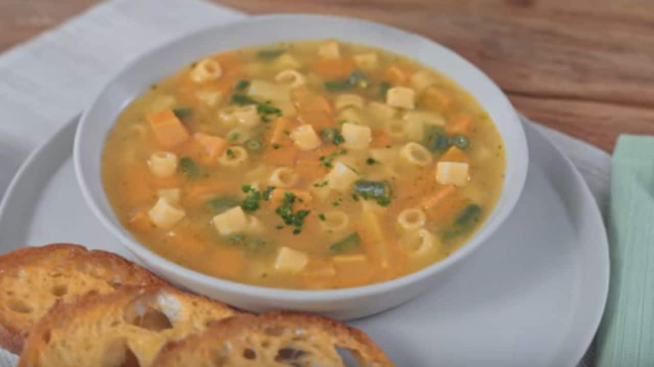 Sopa de Legumes com Macarrão