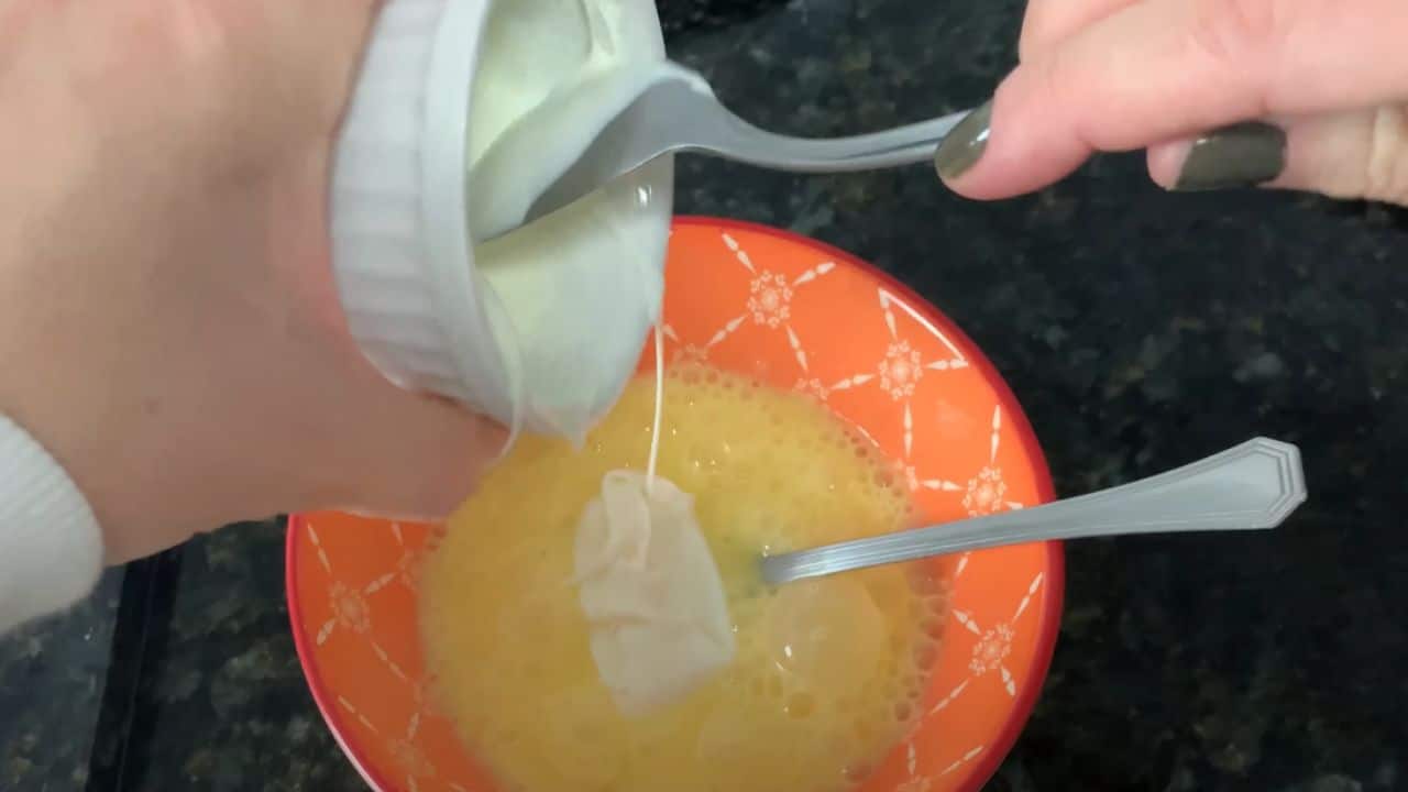 adicionando o requeijão