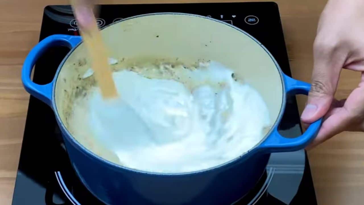 Ajustar cremosidade com creme de leite