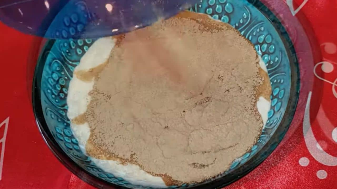 Misturar o chocolate no leite