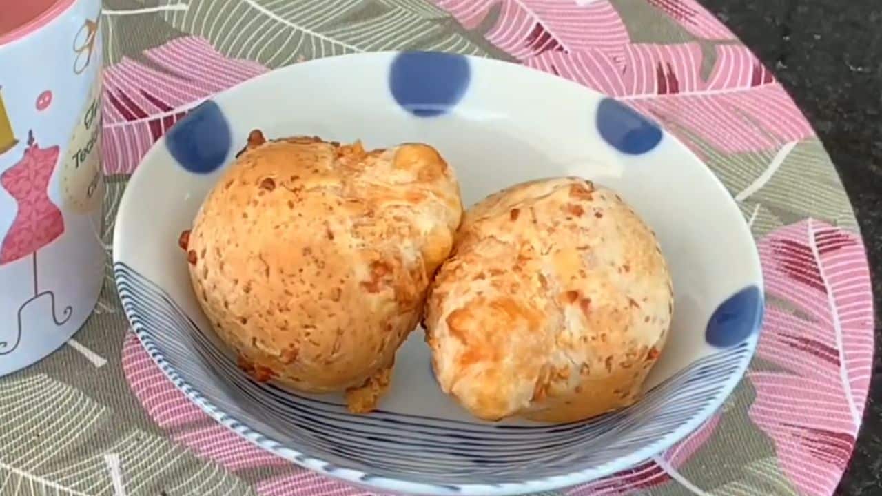 Pão de Queijo Simples 3 Ingredientes (2)