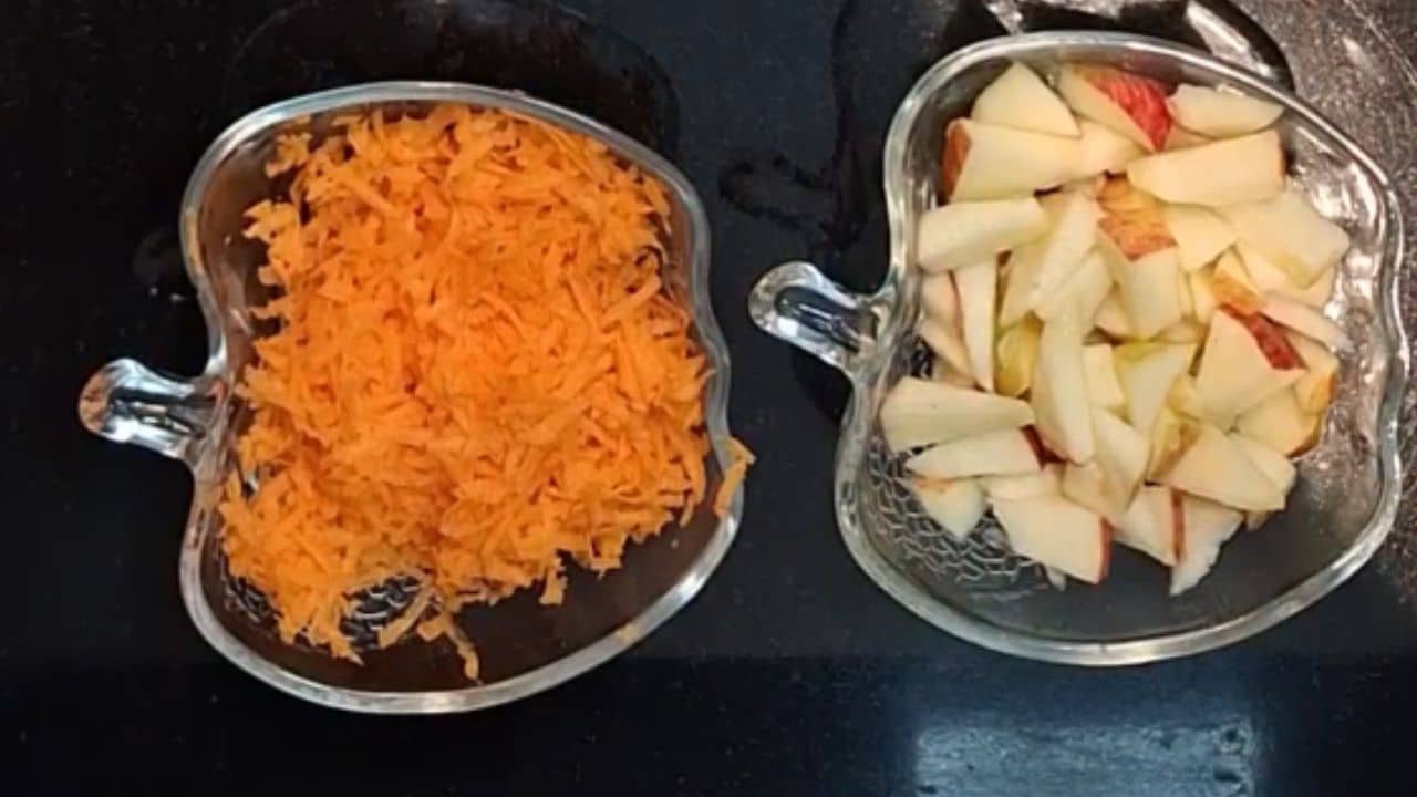 Preparar a cenoura e a maçã