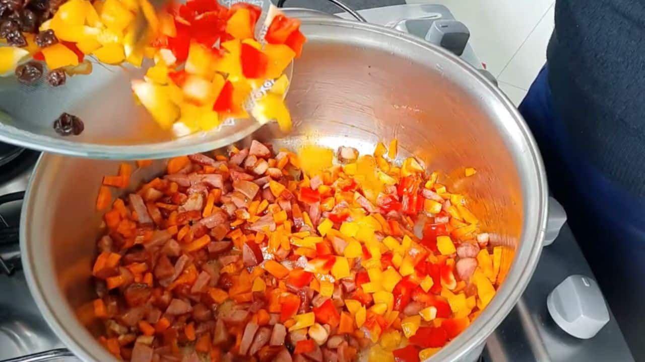 Refogar aromáticos e legumes